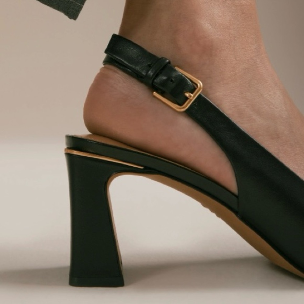 Vince Camino Hamden Buckle Slingback Size 7 Black/Gold